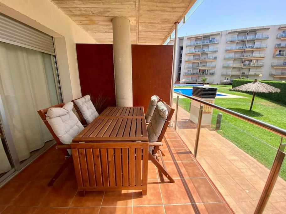 Piso De 2 Habitaciones, 3 Piscinas Y Cerca Del Mar Roses Exterior foto