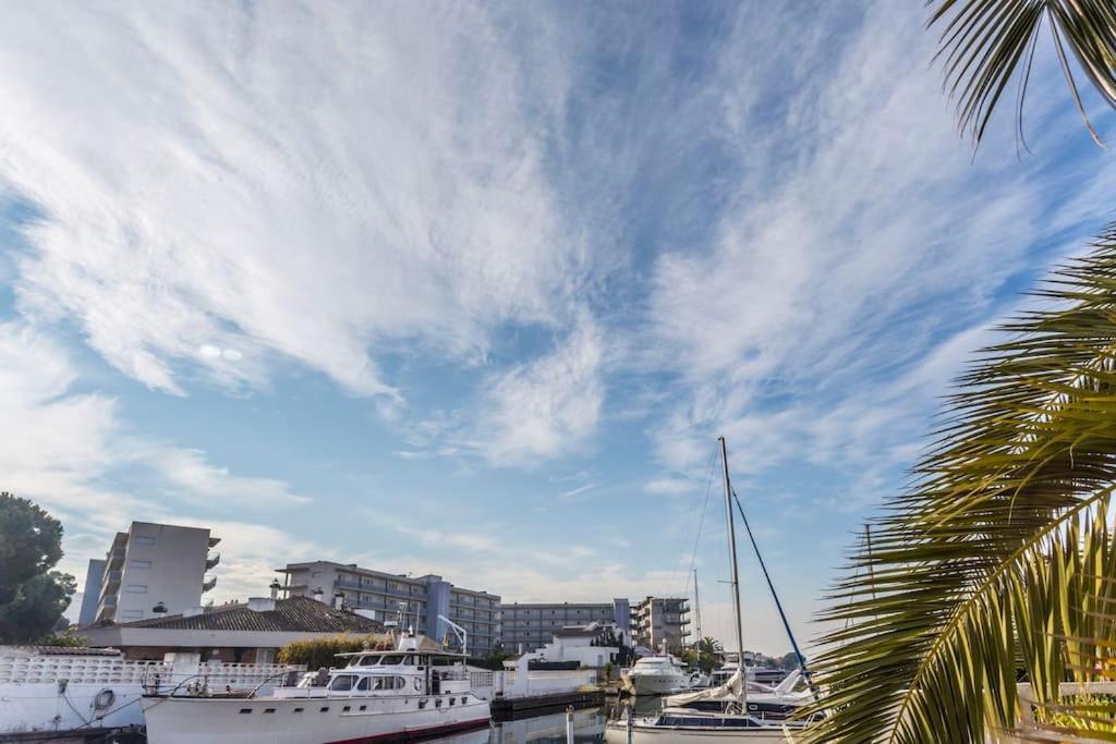 Piso De 2 Habitaciones, 3 Piscinas Y Cerca Del Mar Roses Exterior foto