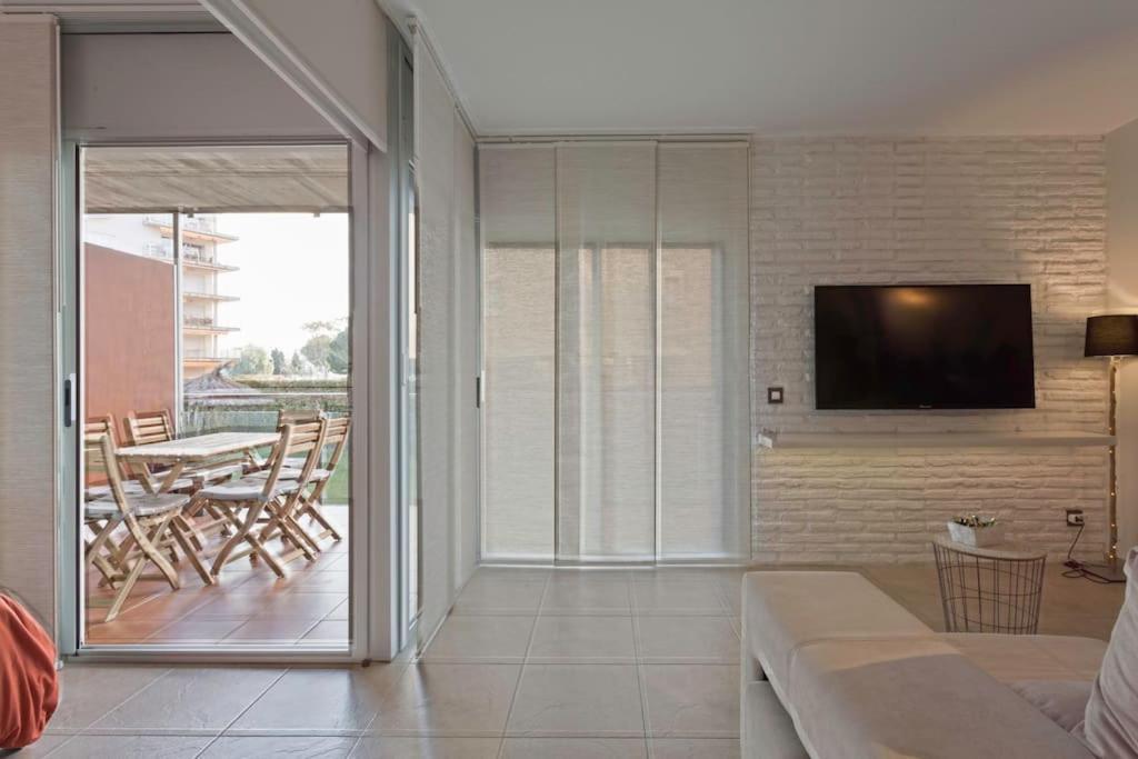 Piso De 2 Habitaciones, 3 Piscinas Y Cerca Del Mar Roses Exterior foto