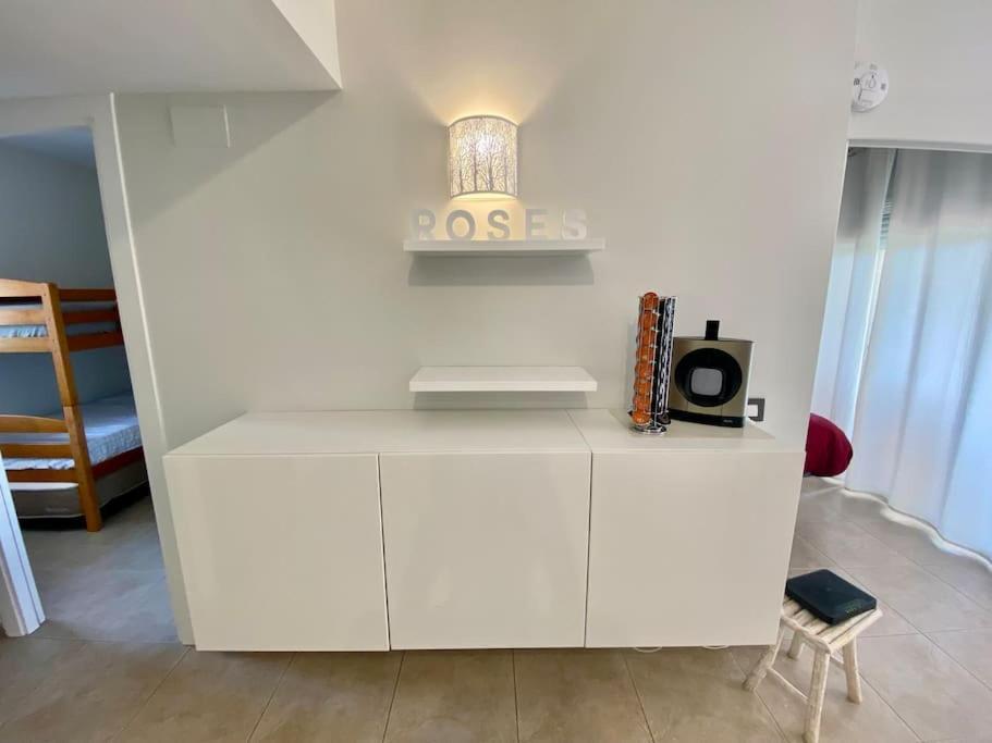 Piso De 2 Habitaciones, 3 Piscinas Y Cerca Del Mar Roses Exterior foto